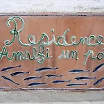 Un Po'...