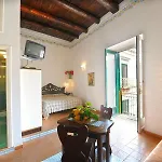 Apartment Un Po'... *